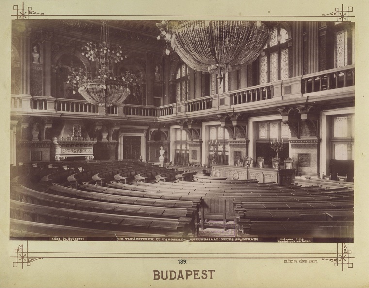 "Az Új Városháza tanácsterme. A felvétel 1890 után készült." A kép forrását kérjük így adja meg: Fortepan / Budapest Főváros Levéltára. Levéltári jelzet: HU.BFL.XV.19.d.1.07.189